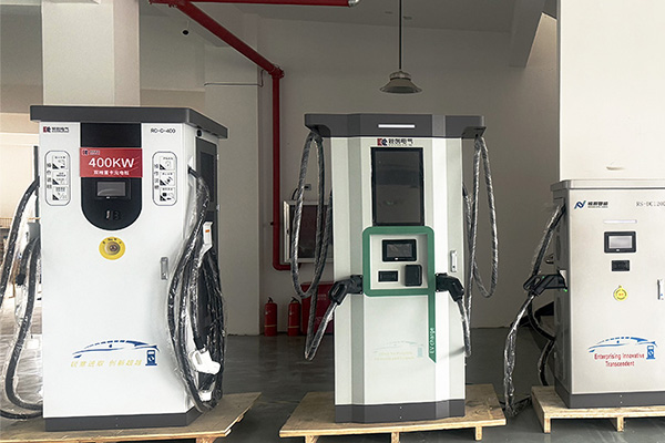 Fast charging station features